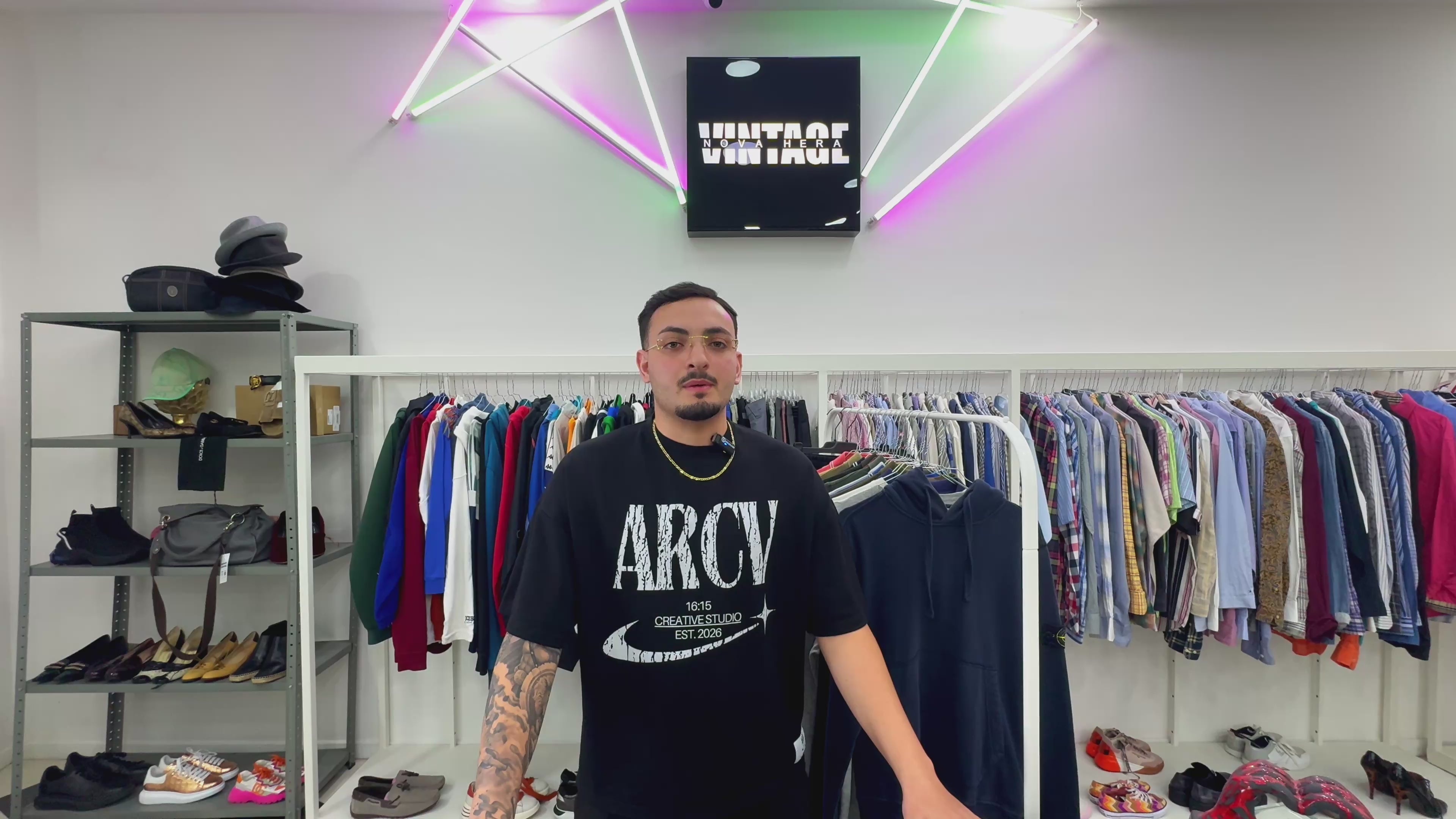 Carica il video: 